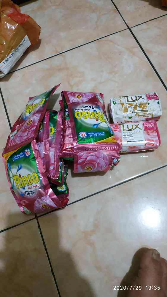 Sabun Cuci Rinso Cair 1 Renceng Isi 6 Pcs X 42 Ml Variasi Rose Fresh | Classic Fresh | Parfume