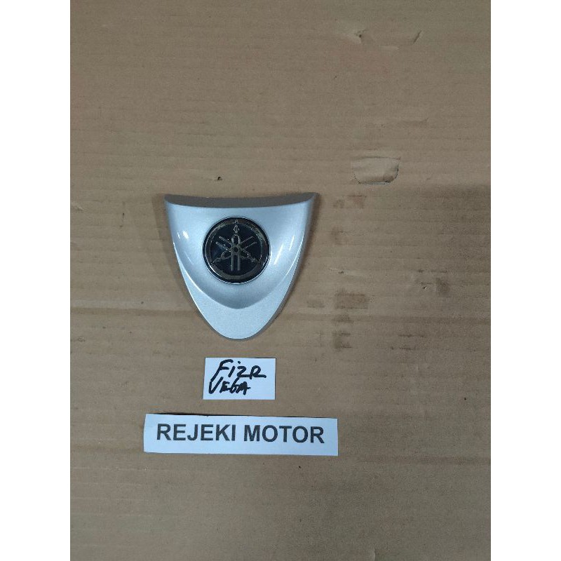 EMBLEM PANEL DEPAN FIZR/VEGA LAMA .