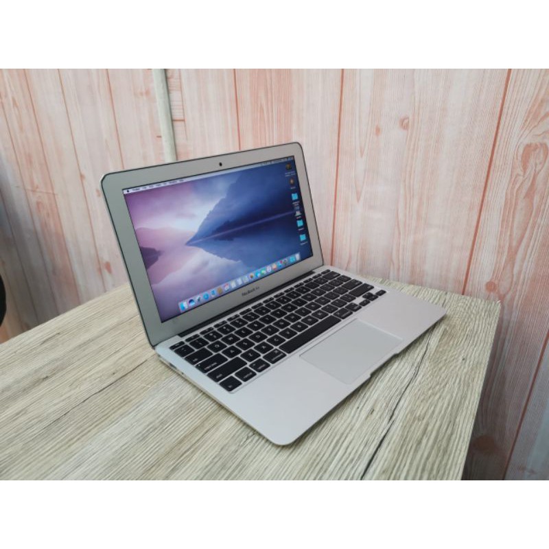 Apple MacBook AIR i5 11inch -2015 No box