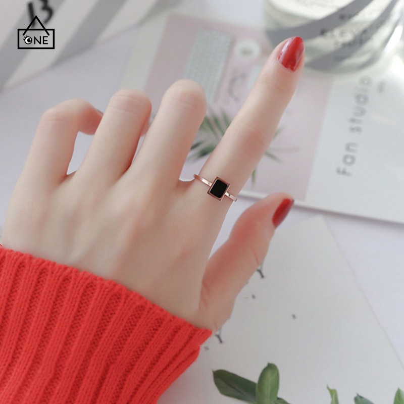 COD 1 Pcs Fashion Cincin Titanium Wanita Kotak Hitam Pola Mawar Emas Stainless Hitam Unisex  Aksesoris-Totall