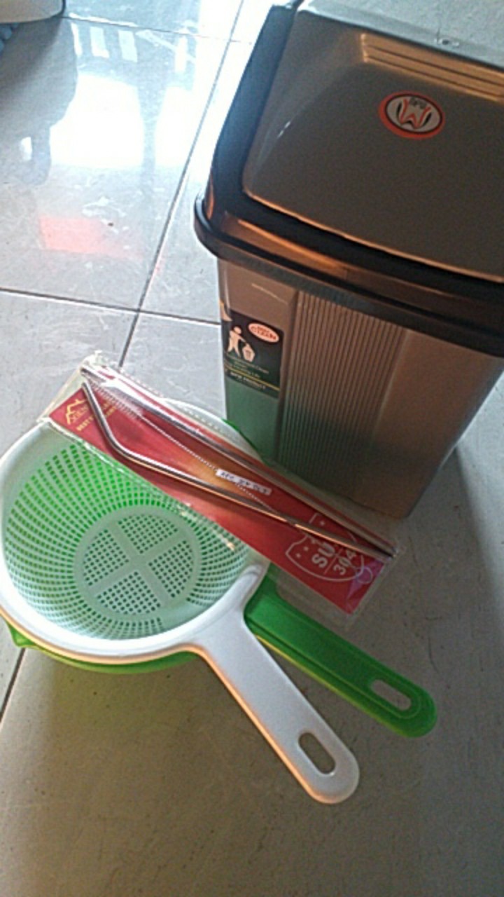 Tempat Sampah Tutup Goyang Silver Mpw 10lt Dan 5lt