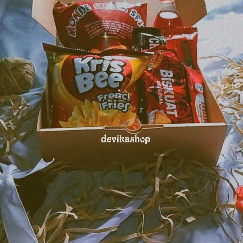 

HAMPERS SNACK RED/GIFT BOX/KADO ULANG TAHUN WISUDA PARSEL