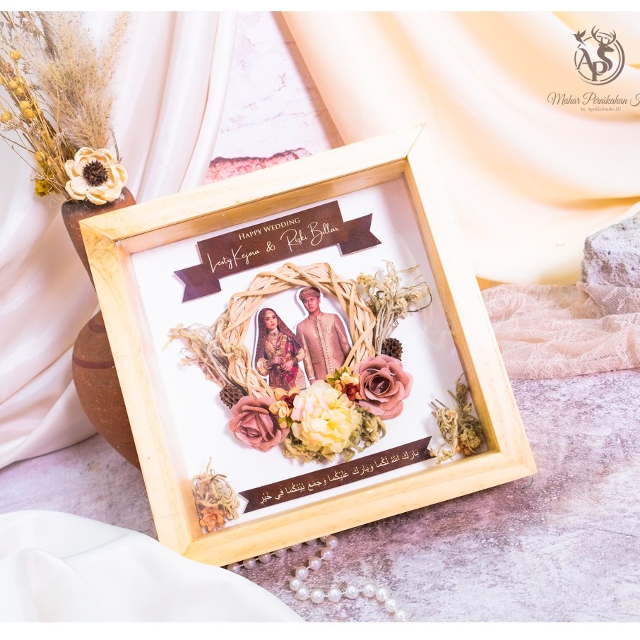 KADO PERNIKAHAN RIHANA 02, FRAME BINGKAI CUSTOM FOTO UKURAN 20x20 CM