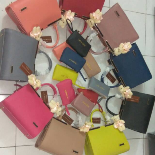 

Charles&keith jour gambar asli Rp. 145.000