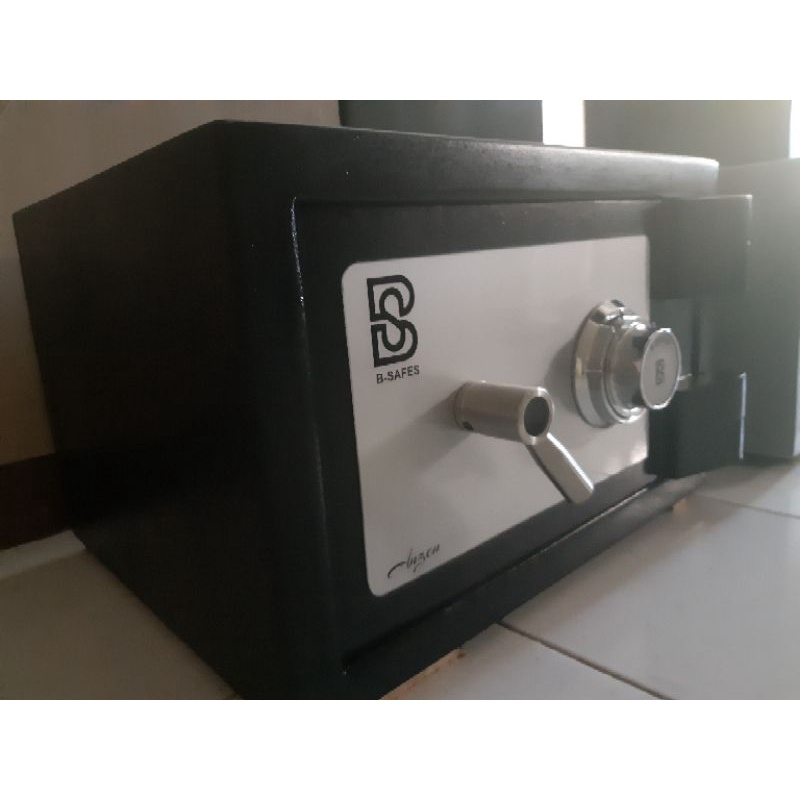 Brankas Mini Surabaya Besi File Tahan Api 2 Jam Tinggi 30 cm Mirip Brankas Chubb