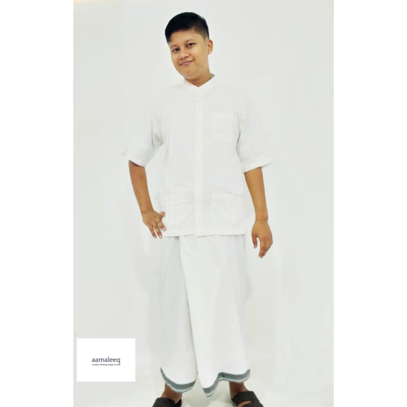 koko lengan pendek putih