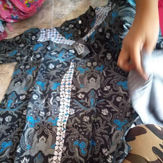 Atasan Batik Wanita Resleting Depan Motif Tiga Negri