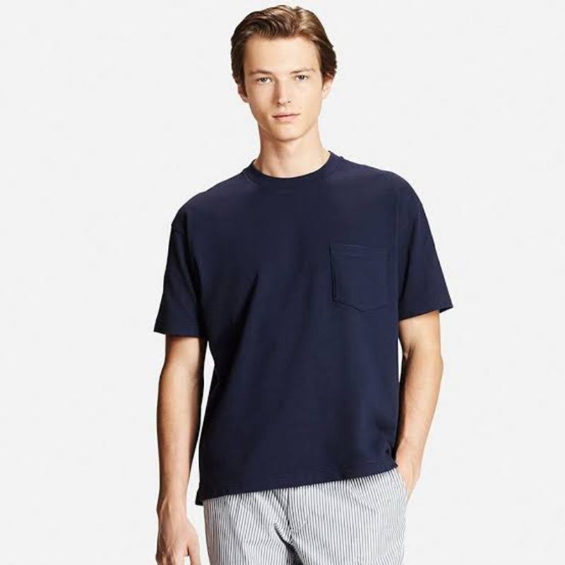 Kaos Uniqlo oversized pocket polos