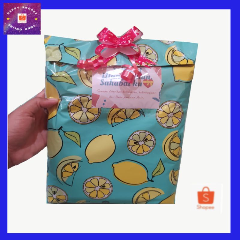 

jasa bungkus kado plus pita dan kartu ucapan