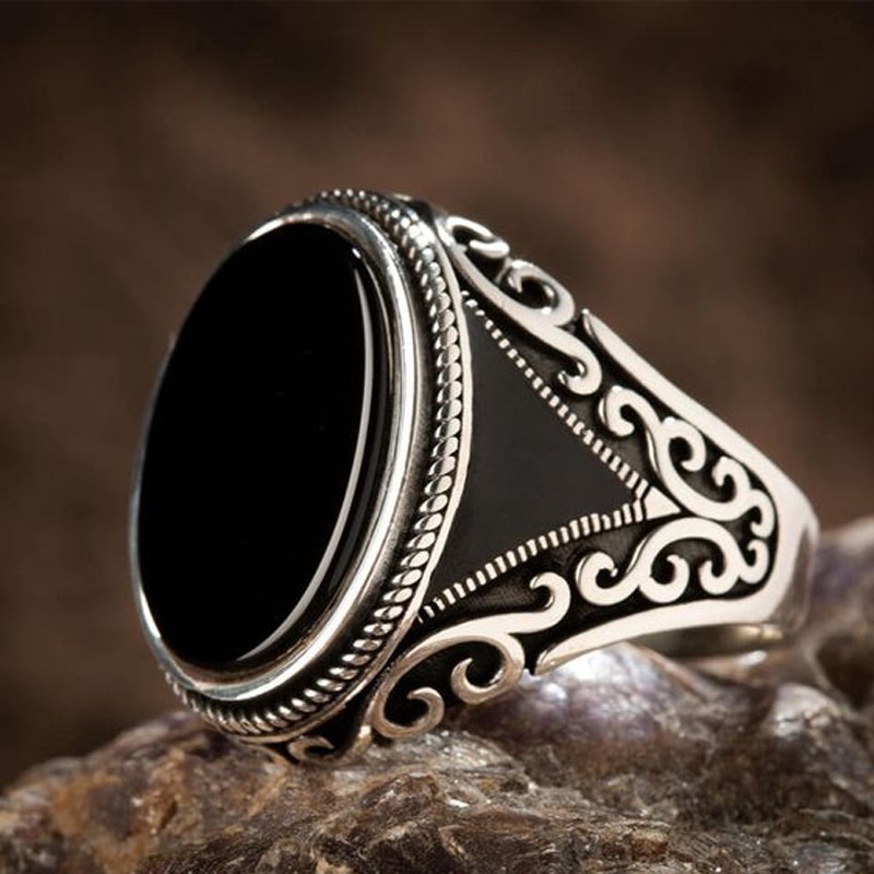 Cincin Bahan Stainless Steel Motif Ukir Aksen Kristal Warna Hitam Untuk Pria