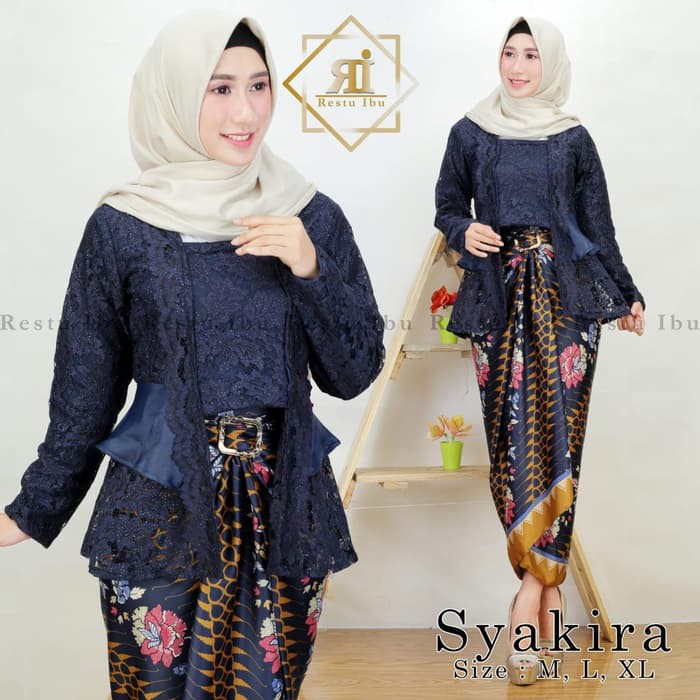 set kebaya brokat syakira navy + kain lilit batik bunga sepatu