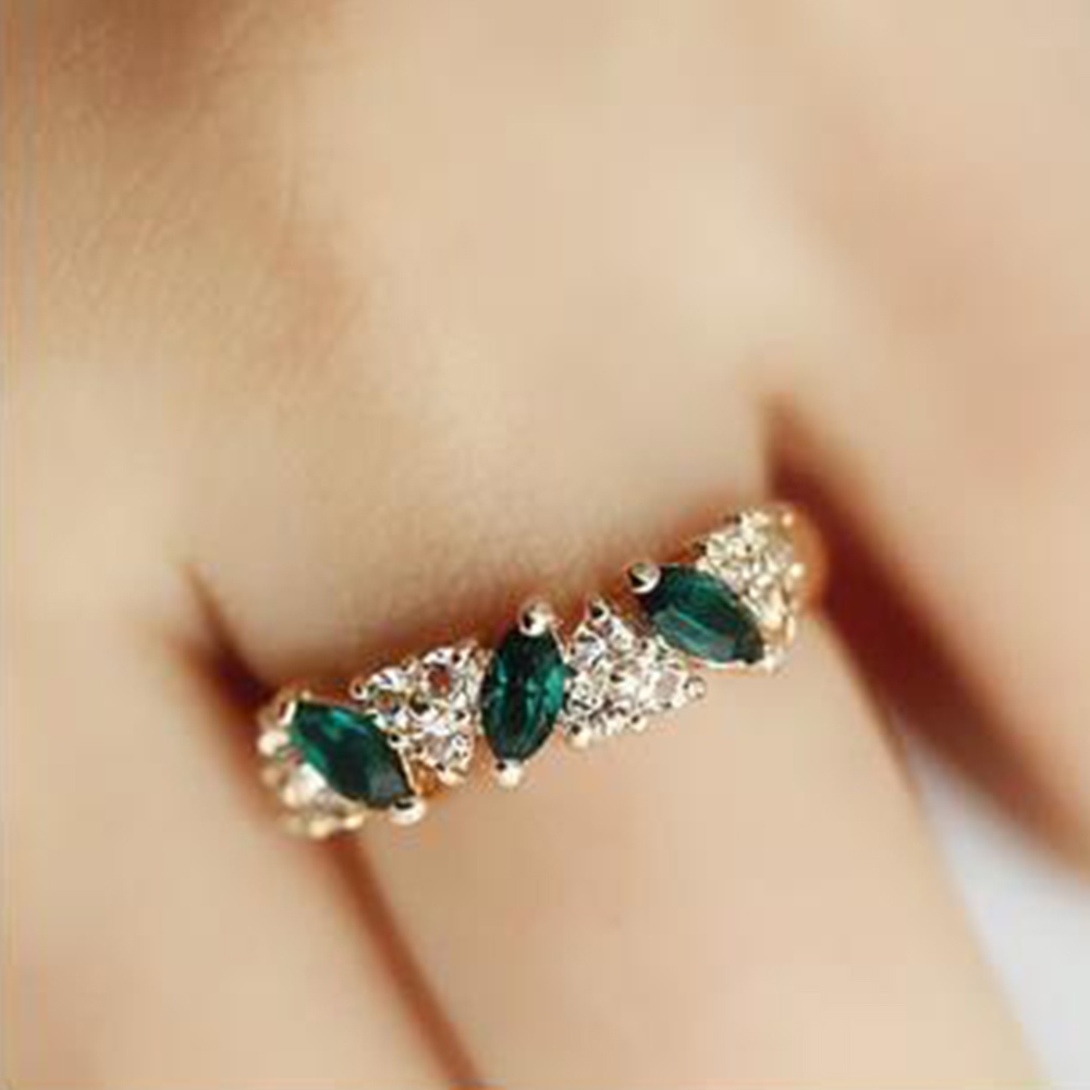 Hu Hu Hu Hu Hu Alat Bantu Pasang Kacamata♡ Cincin Wanita Hias Zamrud Cubic Zirconia Gaya Vintage Untuk Pernikahanhadiah