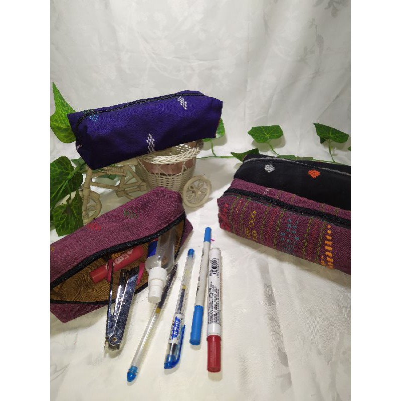 

Souvenir Kotak Pensil Ulos