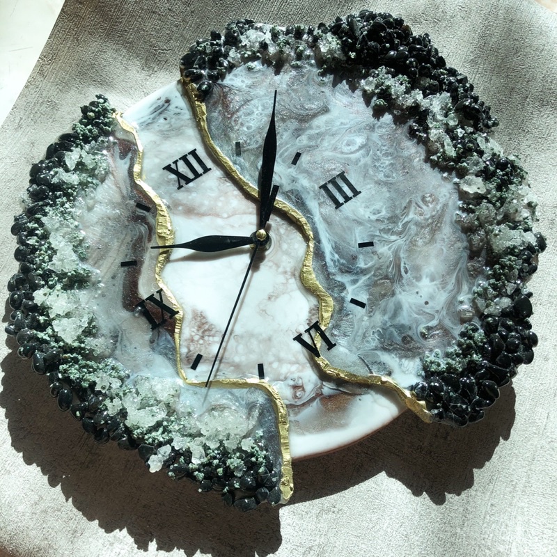 resin geode clock