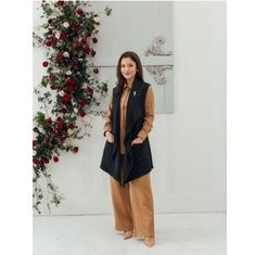 lucy outer wearing klamby
