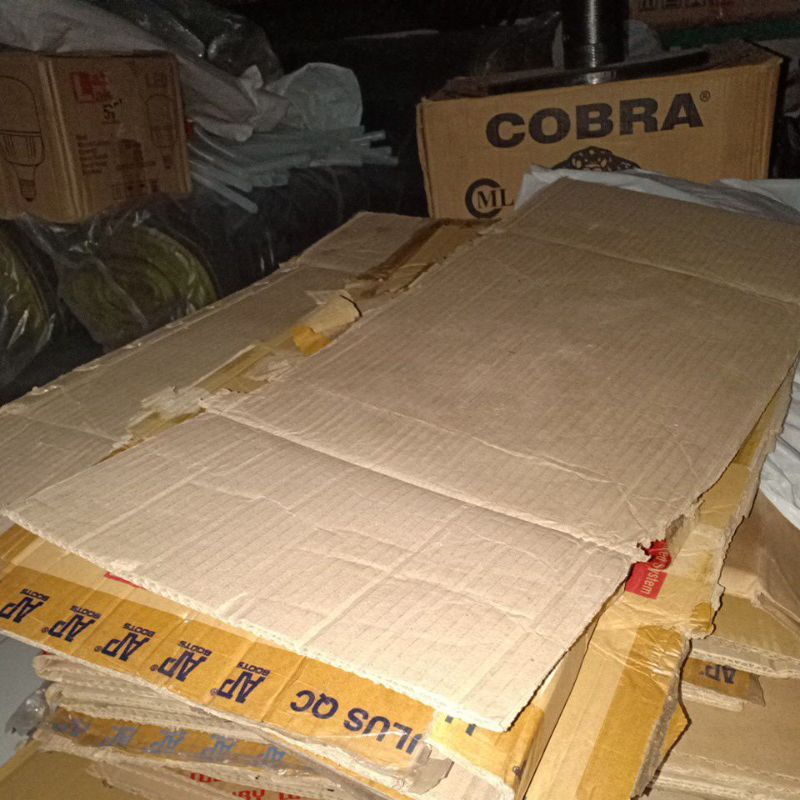 

Bubble wrap atau kardus
