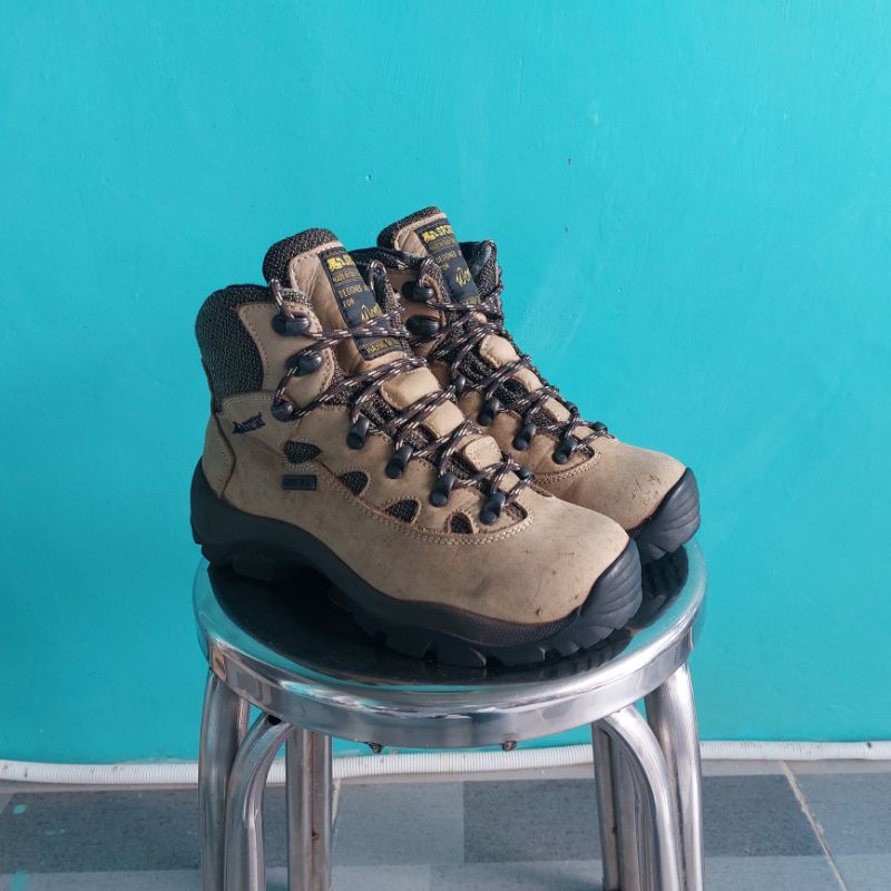 Sepatu Outdoor Second La Sportiva 39