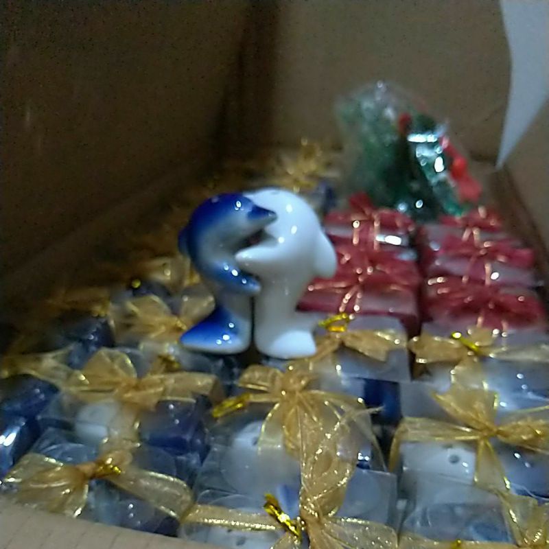 Sisa Souvenir Pernikahan Wedding Tempat Lada Garam Dolphin Berpelukan
