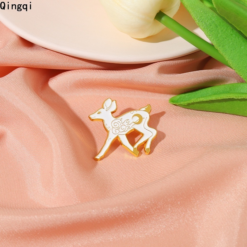 Bros Pin Enamel Bentuk Rusa Putih Bahan Alloy Untuk Pakaian