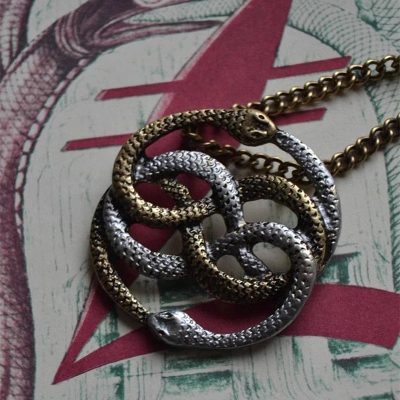 Fancyqube Kalung Rantai Liontin Ular Auryn Ganda Gaya Retro Punk Untuk Wanita