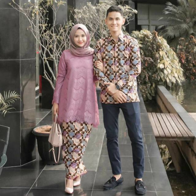 Baju pesta pasangan batik