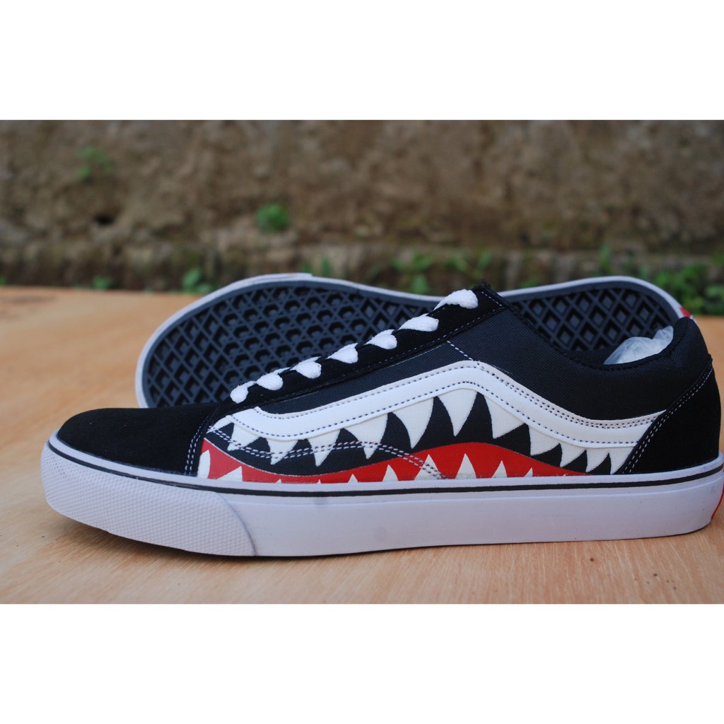  harga  terjangkau Sepatu  Vans  Oldskool X  Bape Shark Gerigi 