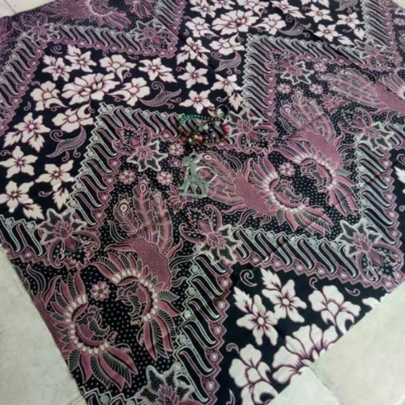 kain batik solo motif merak kembar ungu