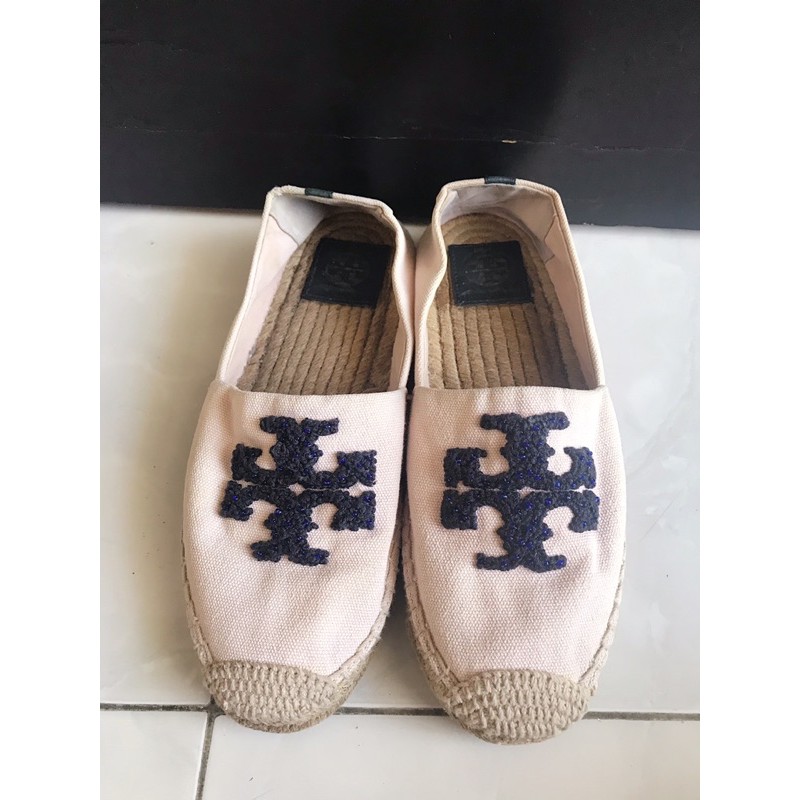 Preloved Sepatu Tory Burch Elisa Espadrilles Canvas in Seashel Pink (Perfect Navy Logo) size 7.5