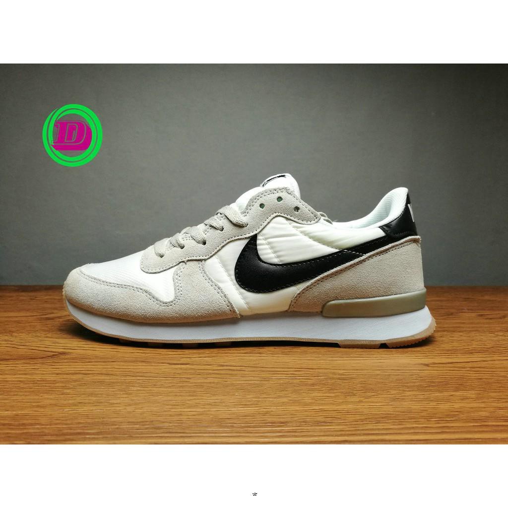  Sepatu  Sneakers  Desain Nike  Internationalist Warna Hitam 