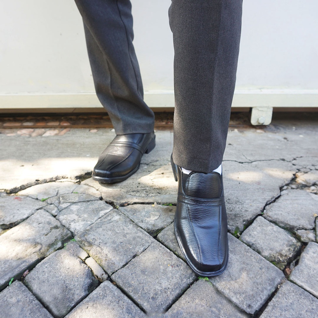 Sepatu Pantofel Pria Hitam Terbaru Untuk Kerja Kantor Dan Acara Tanpa Tali Merk Carlit