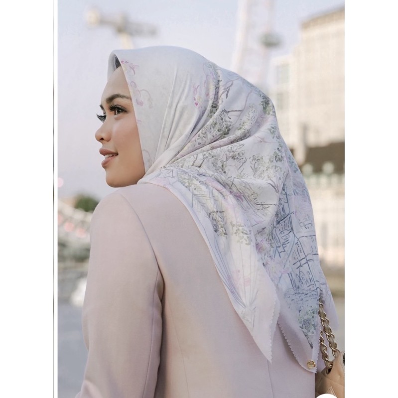 Buttonscarves British White