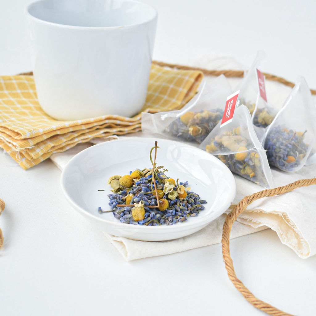 Chamomile tea with lavender / Teh Bunga Chamomile dengan Lavender