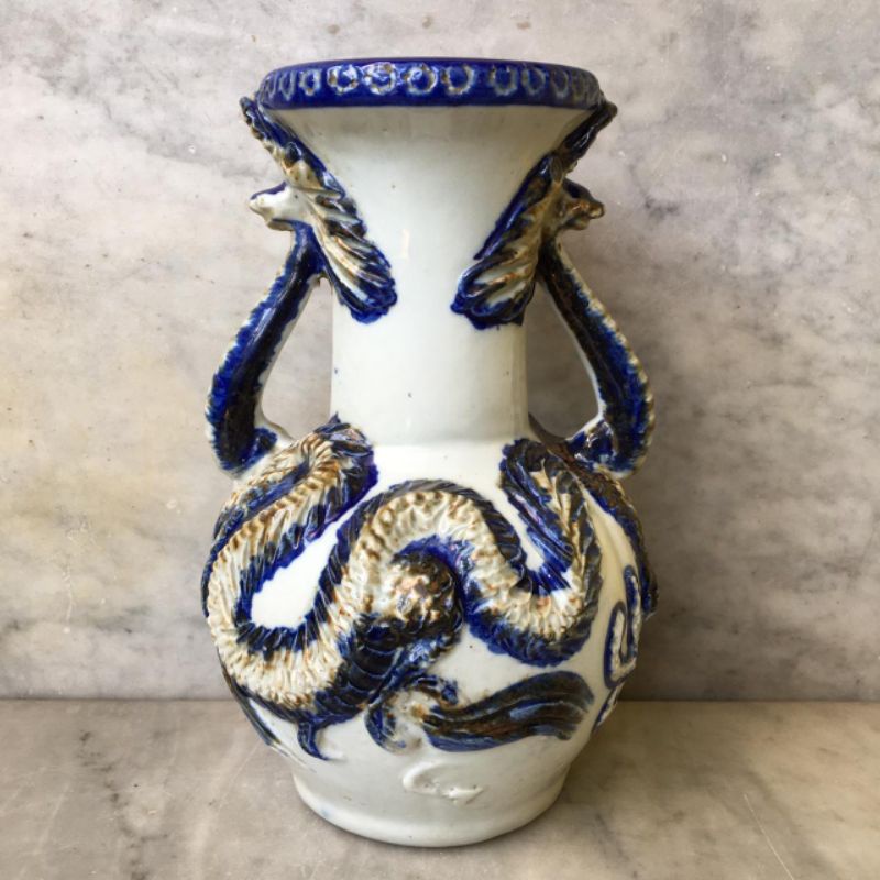 Guci Keramik Tebal Motif Naga Timbul