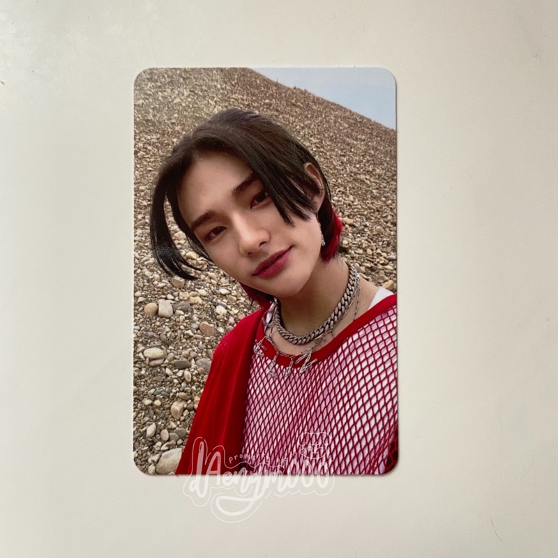 photocard pc hyunjin noeasy red concept merah