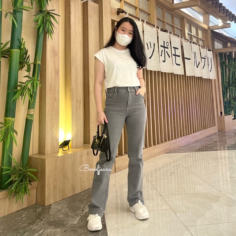 Boxofjeans - MERLYN HW Stretchy Loose Jeans - LIGHT GREY