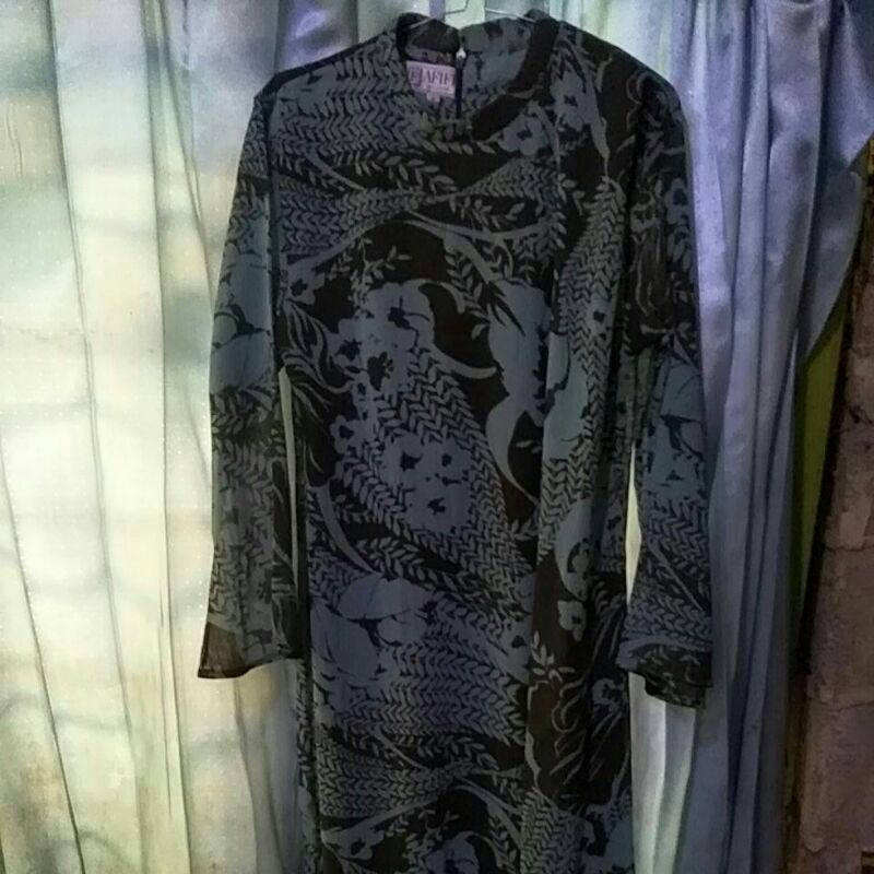 Gamis batik warna hijau kebiruan dipadu warna hitam preloved