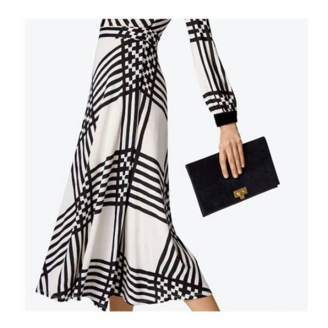 tory burch carmen clutch