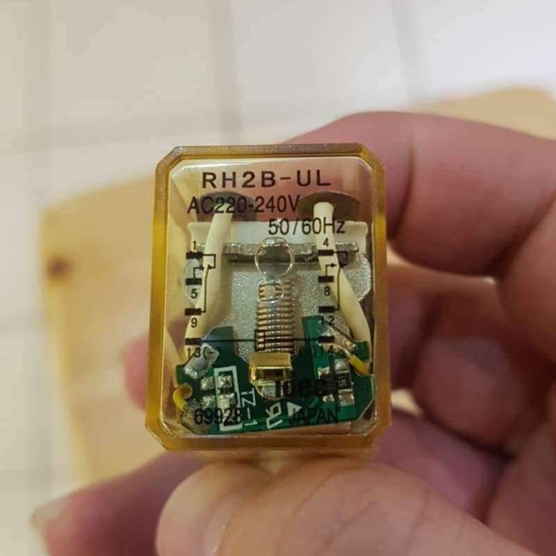 RELAY IDEC RH2B-UL 220V / RH2BUL 220-240VAC RH2B / RH2B-U