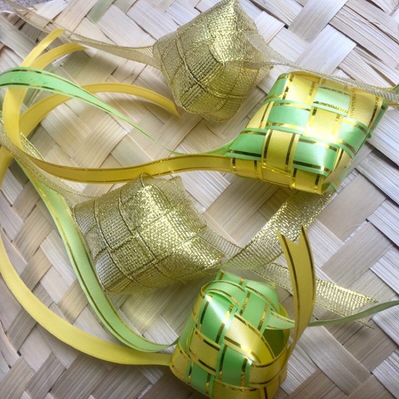 

ketupat pita hias parcel lebaran hampers lem tembak bunga pita kuncup
