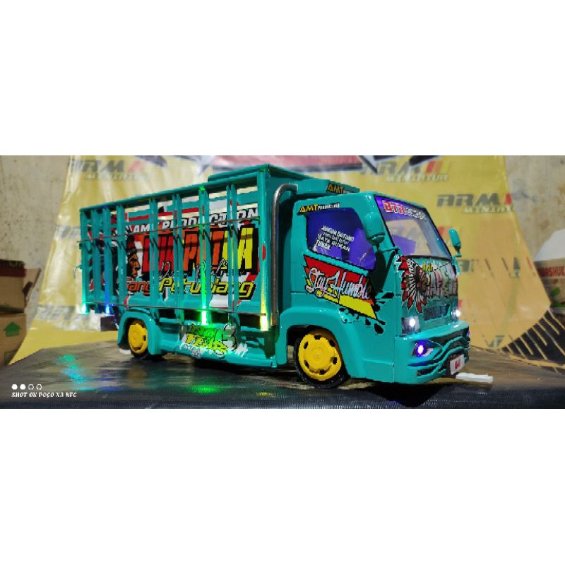 Miniatur Truk PVC detail Full lampu