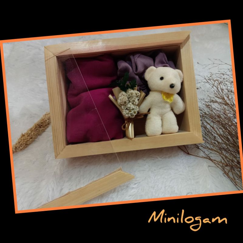 

Kotak kayu ,kado ,hadiah ,hampers tutup aclyric (20x15x5)