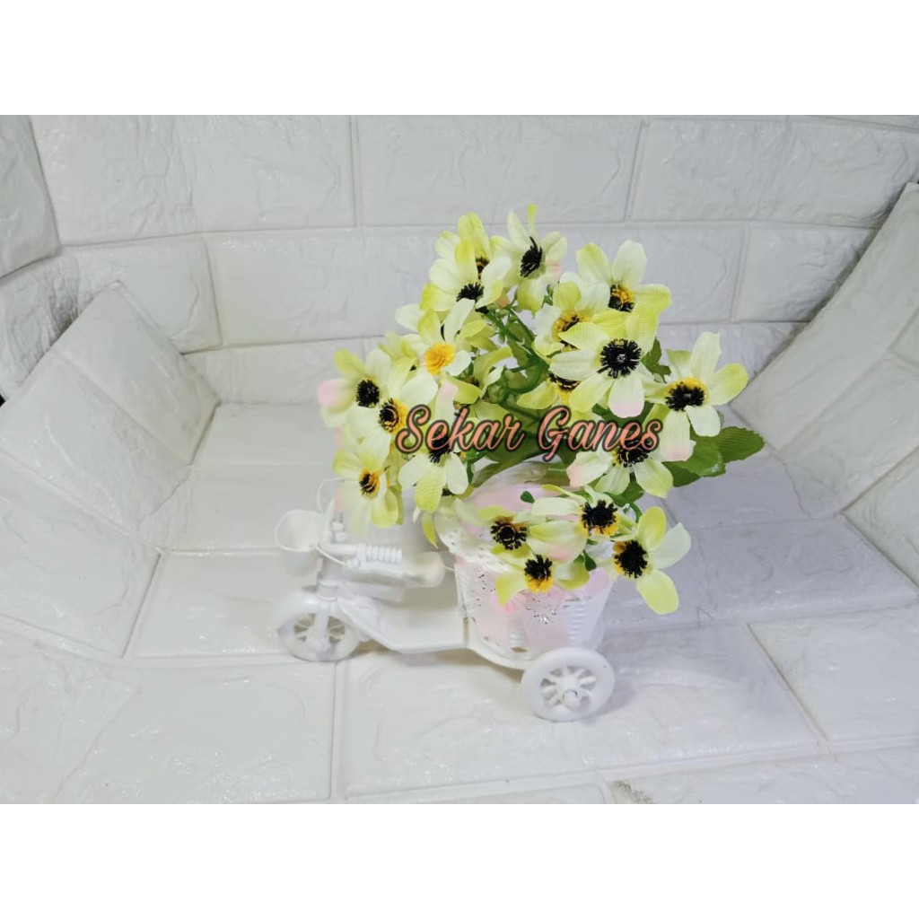 BUNGA DAISY BUNGA DAUN ARTIFICIAL PLASTIK/IMITASI/PALSU (DSY013)