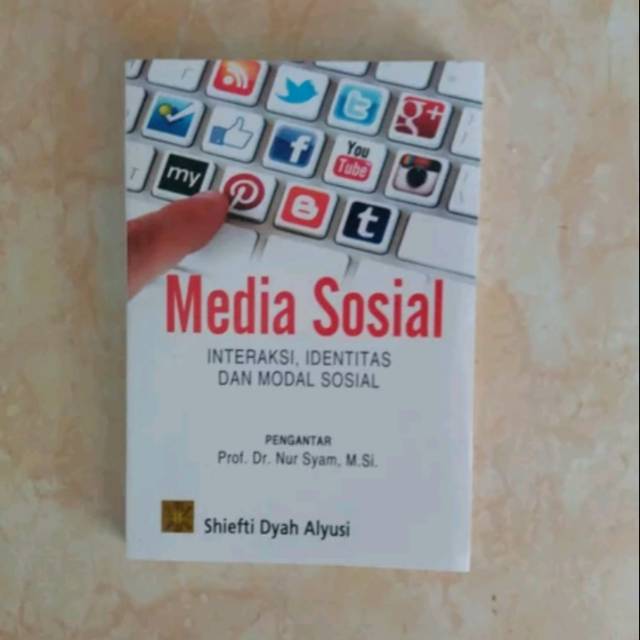 Buku Media Sosial Interaksi, Identitas dan Modal Sosial