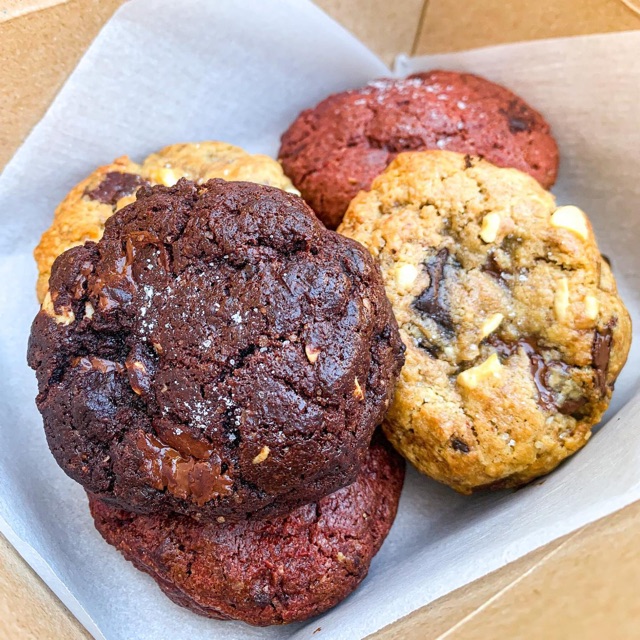 

Soft Baked Cookies (ori, choco, red velvet) | Rookie Sweets