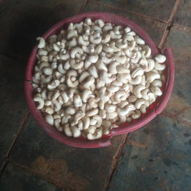 

Kacang. Mete asli Wonogiri Mentah utuh Fresh kering 1kg