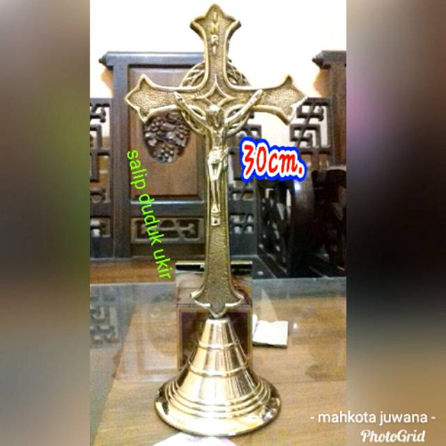 Salib meja.Salip Kuningan .Salib duduk.Yesus. Bahan kuningan