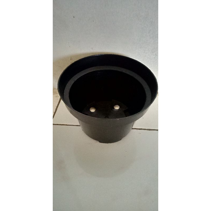 pot hitam ukuran 20cm
