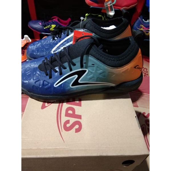 SEPATU FUTSAL SPECS SWERVO INERTIA FG SPECS QUARK FG