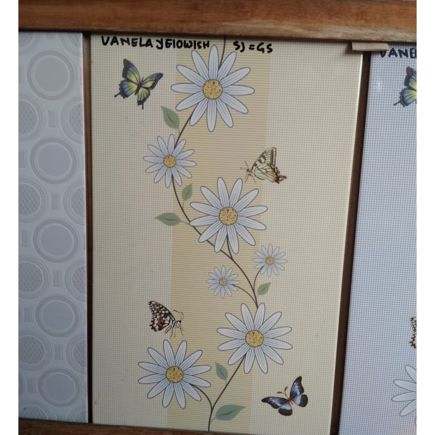 KERAMIK DINDING BUNGA 25x40 VANELO YELLOW