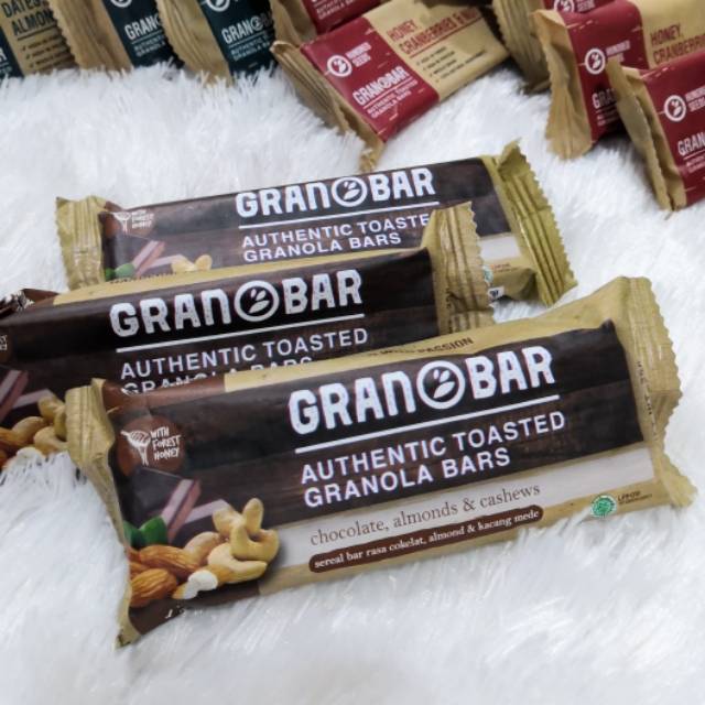 

GRANOBAR CHOCOLATE, ALMONDS & CASHEWS